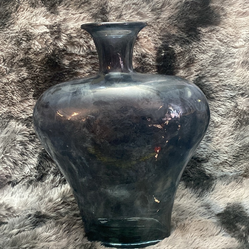 Heavy Heart Shaped Vase - Picture 12 of 16